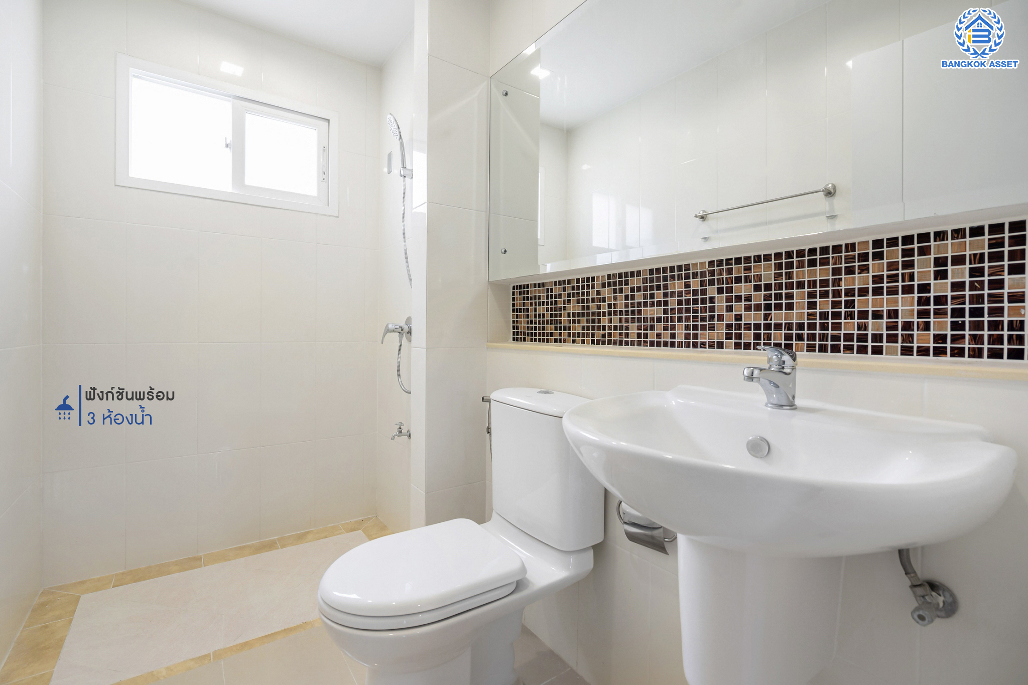 บ้านมือสองตกแต่งใหม่ ม.เดอะเซนโทร วัชรพล บ้านเดี่ยวจากแบรนด์ AP เนื้อที่ 56 ตร.ว. ฟังก์ชัน 3 ห้องนอน 3 ห้องน้ำ จอดรถได้ 2 คัน Facilities ครบครัน บนทำเลเชื่อมต่อหลายเส้นทาง ถ.รามอินทรา ถ.สายไหม และ ถ.พหลโยธิน ใกล้สนามบินดอนเมือง ทางด่วน "รามอินทรา" และรถไฟฟ้าสายสีเขียว "สถานีคูคต"